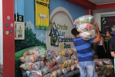 sicredi-e-cooperativas-parceiras-entregam-seis-toneladas-de-alimentos-a-entidades-sociais