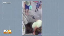 idoso-cai-em-cratera-em-passagem-do-bairro-do-marco;-moradores-denunciam-descaso
