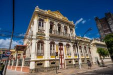 ‘rota-dos-palacetes’:-projeto-realiza-passeio-por-edificacoes-historicas-em-belem