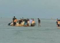 caminhonete-e-‘engolida’-pela-mare-alta-na-praia-de-salinopolis,-no-para;-video