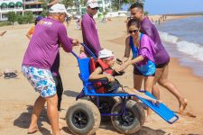 banho-de-rio-assistido-atende-pessoas-com-deficiencia-em-ilha-de-belem