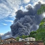 incendio-de-grandes-proporcoes-atinge-fabrica-em-icoaraci,-distrito-de-belem;-video