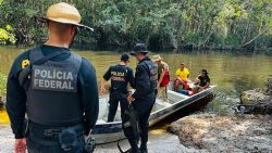 madeira-e-maquinario-sao-destruidos-pela-pf-em-acao-contra-exploracao-ilegal-em-terra-indigena-no-pa;-video