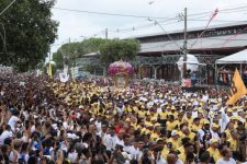 em-belem,-procissao-do-cirio-teve-pessoas-pisoteadas-e-principio-de-tumulto,-apos-queda-de-palete,-diz-cruz-vermelha