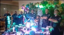 fa-da-pm,-menino-de-5-anos-ganha-surpresa-de-policiais-em-festa-de-aniversario-no-para