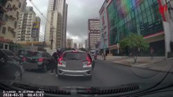 video:-camera-em-veiculo-flagra-assalto-no-transito-de-belem