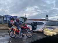 carro-e-arrastado-por-caminhonete-e-acidente-deixa-transito-lento-na-br-316,-na-grande-belem