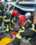bombeiros-retiram-vitima-presa-as-ferragens-de-carro-apos-acidente-em-distrito-de-belem