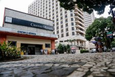 cinema-a-ceu-aberto:-cine-olympia-realiza-sessoes-gratuitas-em-rua-de-belem;-veja-programacao