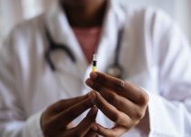 homem-e-preso-por-exercicio-ilegal-da-medicina-e-adulteracao-de-produtos-terapeuticos,-em-belem