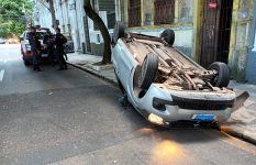 carro-capota-e-motorista-sai-ileso,-em-belem