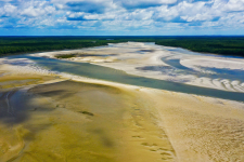 verao-na-amazonia:-antiga-‘colonia-de-nudismo’,-praia-de-beleza-exotica-e-roteiro-de-ferias-no-litoral-do-para