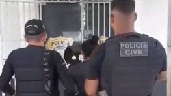 mulher-e-presa-por-omitir-estupro-e-assassinato-da-filha-de-12-anos-cometido-pelo-padrasto,-no-para