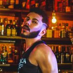 de-castanhal,-luigy-aposta-na-mistura-de-nostalgia-com-um-futuristico-‘tecnopop’-no-clipe-de-‘chuveiro’