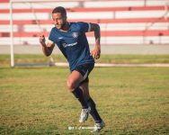 jogador-do-remo-sobe-escadas-da-basilica-de-nazare-de-joelhos-para-agradecer-acesso-a-serie-b