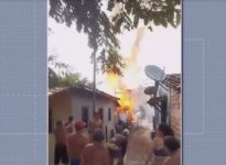 incendio-destroi-quatro-casas-e-deixa-moradores-so-com-a-roupa-do-corpo,-na-ilha-de-algodoal,-no-para