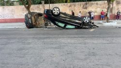 carro-capota-e-arrasta-veiculo-estacionado-na-av.-alcindo-cacela,-em-belem;-video